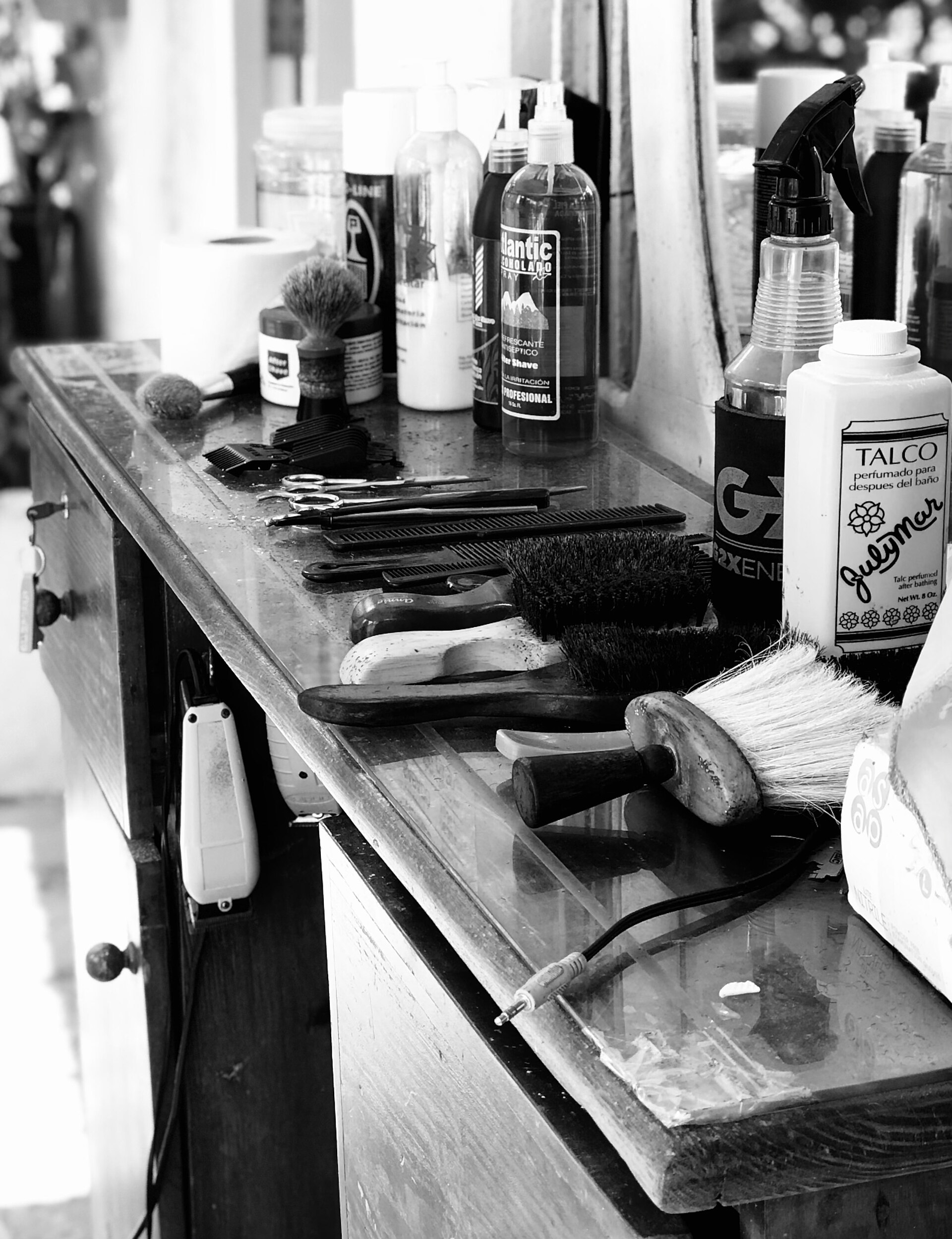 El sillón y el espejo de una barbería